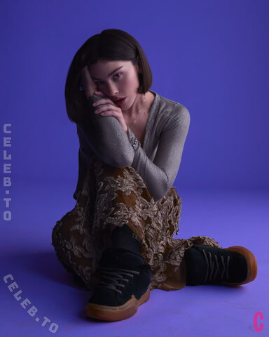 Gracie Abrams nude photo 14