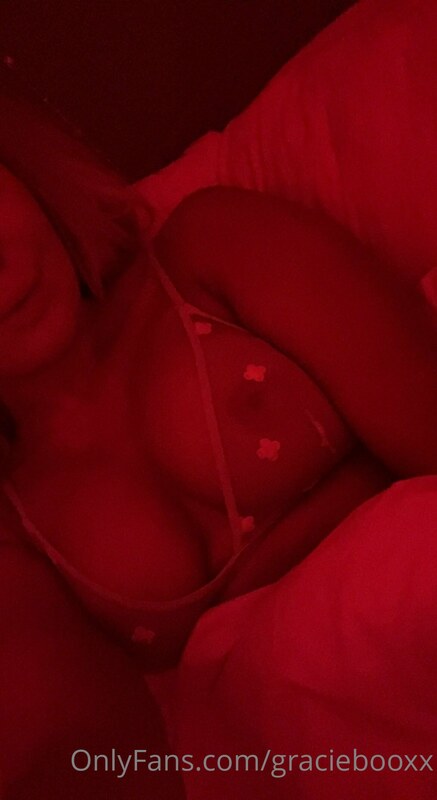Graciebooxx nude photo 21