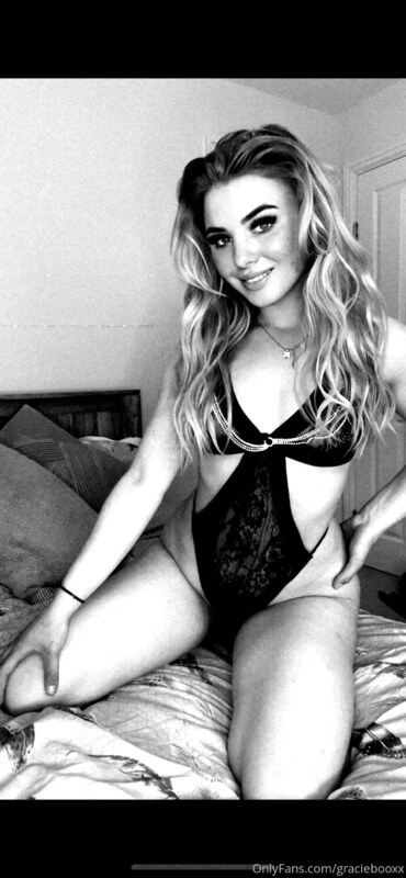 Graciebooxx nude photo 12