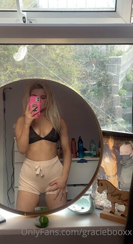 Graciebooxx nude photo 3
