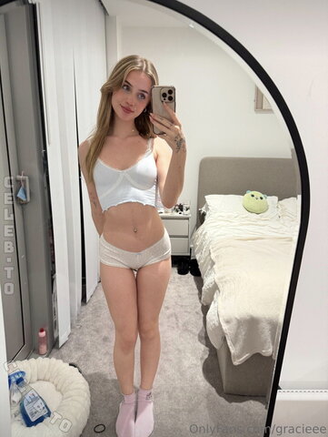 gracieee nude photo 18