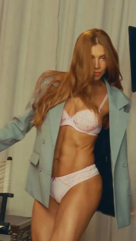 Grazi Massafera nude photo 12