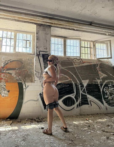 GreatMoonGirl – Naked tits & ass in the lost place