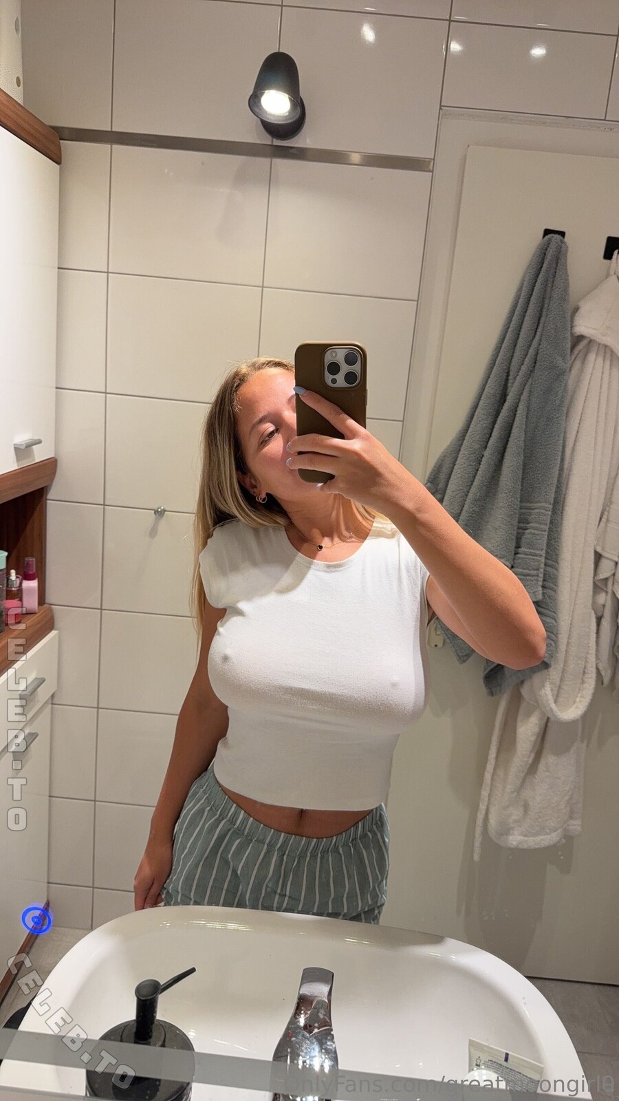 GreatMoonGirl nude photo 4