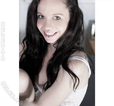 Grinsebaeckchen nude photo 10