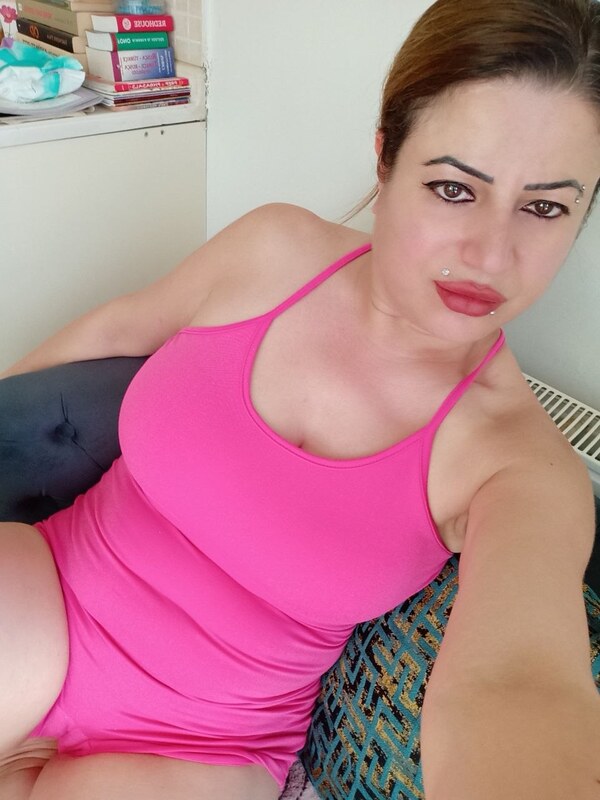 Gulay Uysal nude photo 1