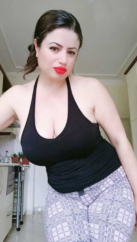 Gulay Uysal nude photo 5