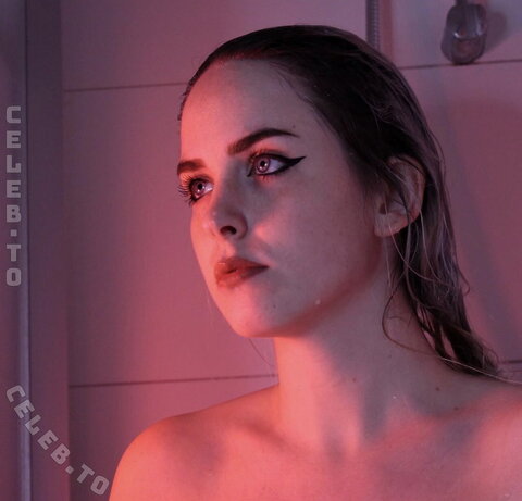 Guppa nude photo 3