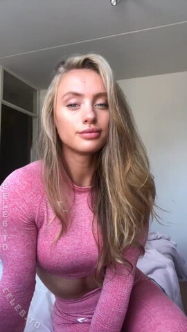 Guusje nude photo 13