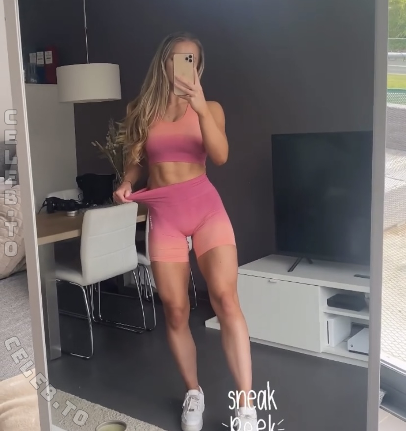 Guusje nude photo 12