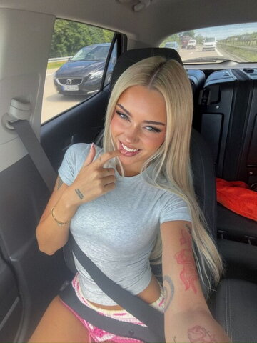 Gwendolynceline Sexy (2 photos)