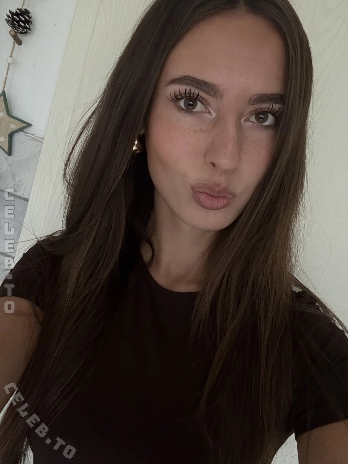 Gymgirllaura nude photo 1