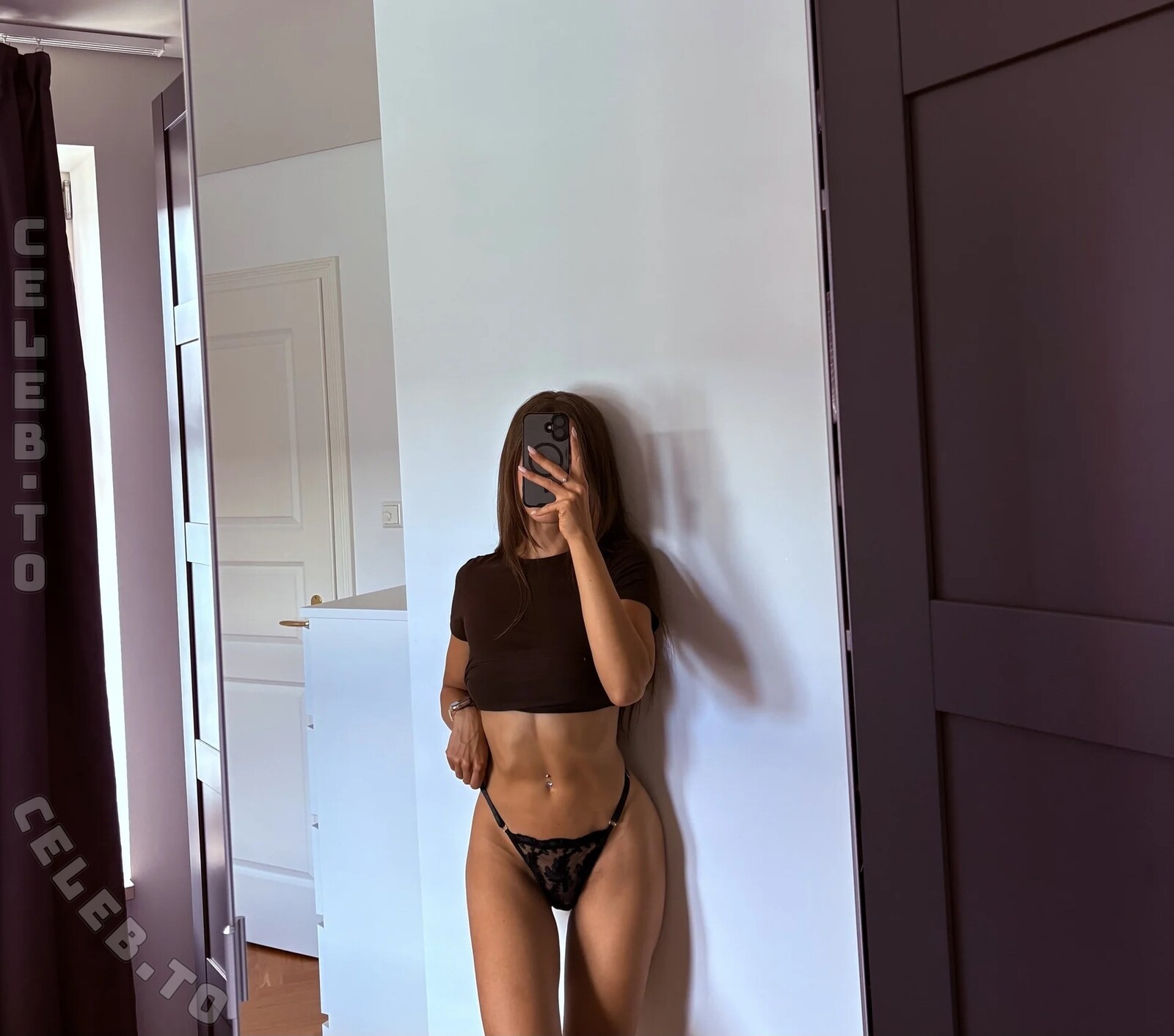 Gymgirllaura nude photo 6