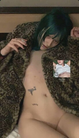 H999 nude photo 3