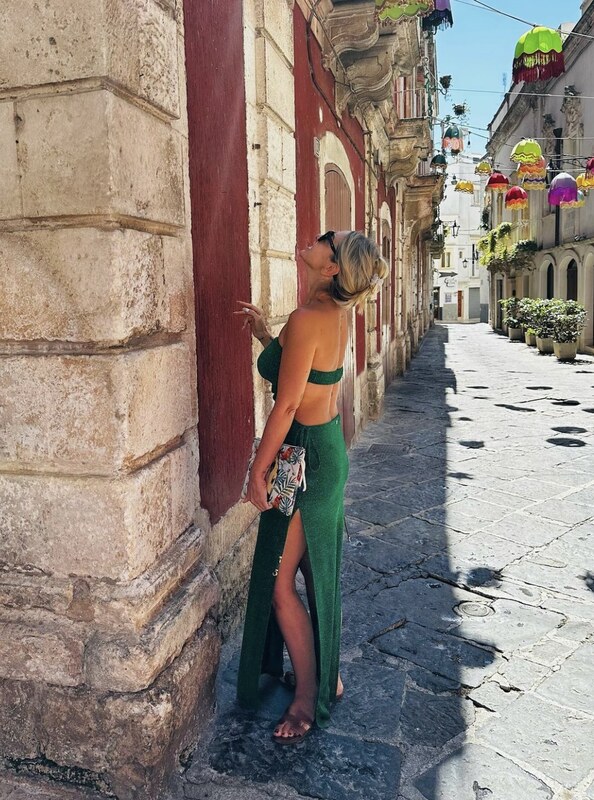 Hadise nude photo 11