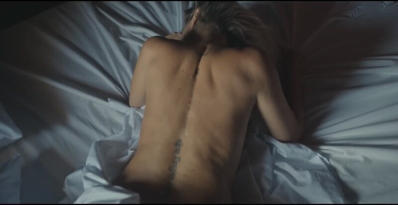 Hadise nude photo 14