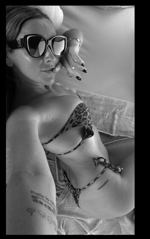 Hadise nude photo 20