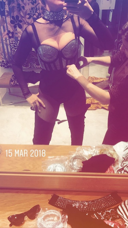 Hadise nude photo 27