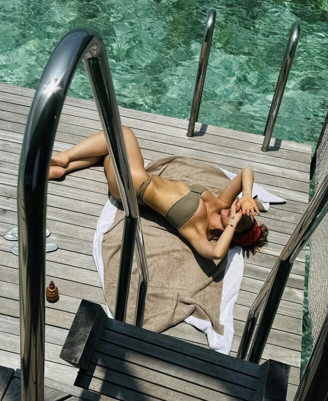 Hadise nude photo 34