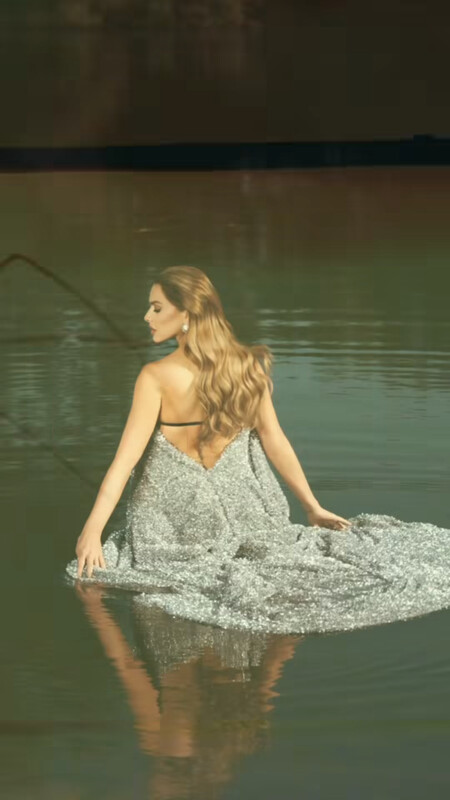 Hadise nude photo 5