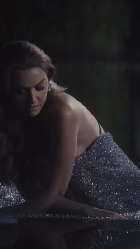 Hadise nude photo 6