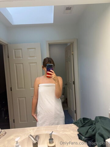 Haesicks nude photo 6