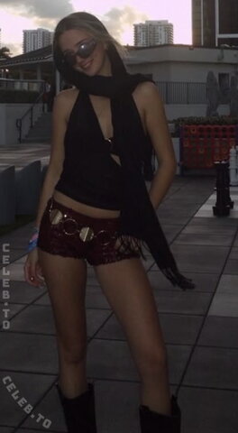 Hailee Roy nude photo 4