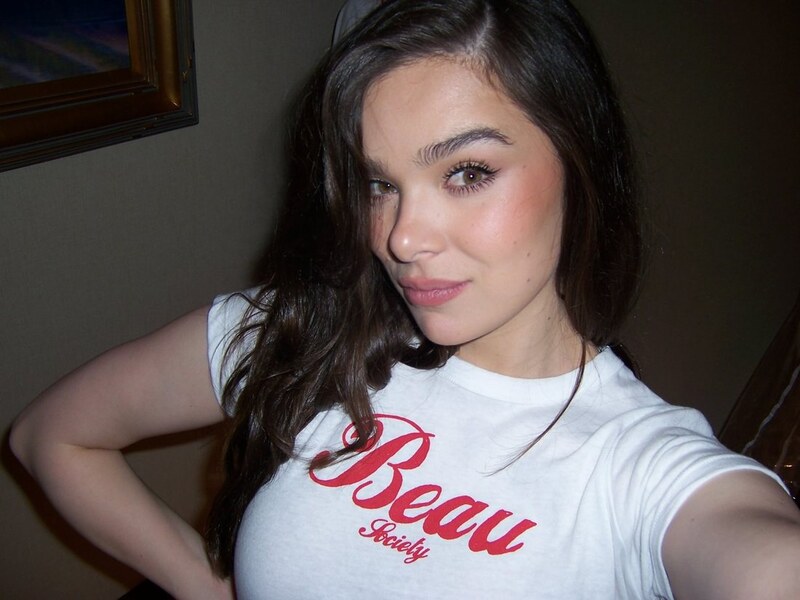 Hailee Steinfeld nude photo 3