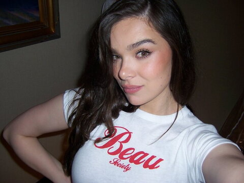Hailee Steinfeld nude photo 6
