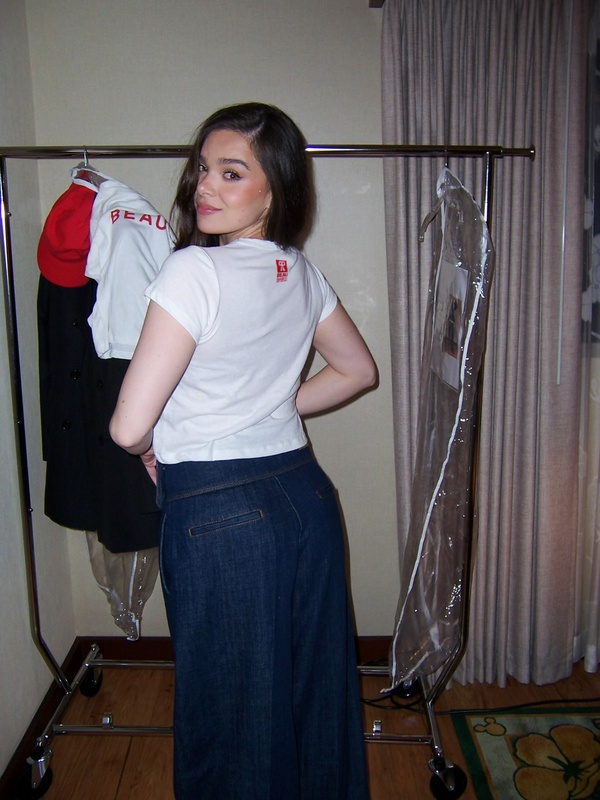 Hailee Steinfeld nude photo 7