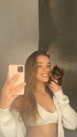 Hailee Steinfeld nude photo 70