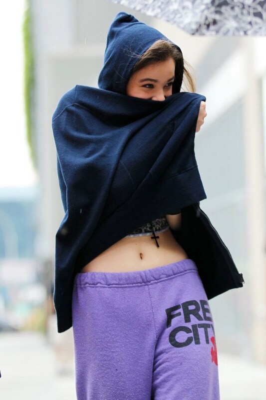 Hailee Steinfeld nude photo 24