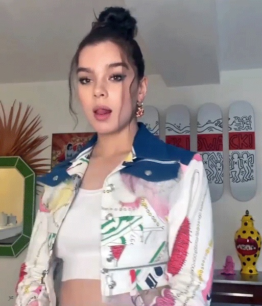 Hailee Steinfeld nude photo 2