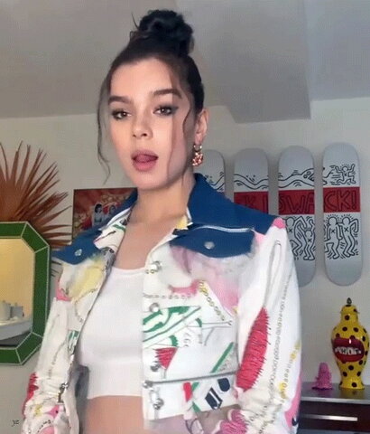 Hailee Steinfeld nude photo 42
