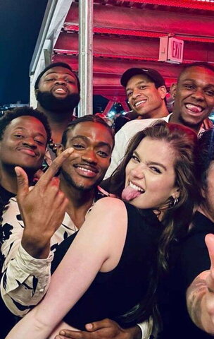 Hailee Steinfeld nude photo 30