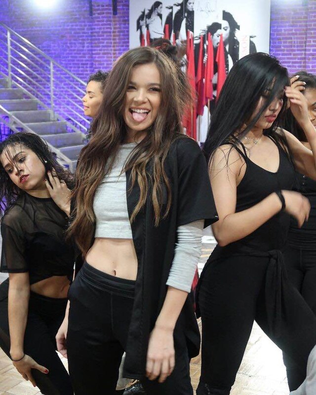 Hailee Steinfeld nude photo 15