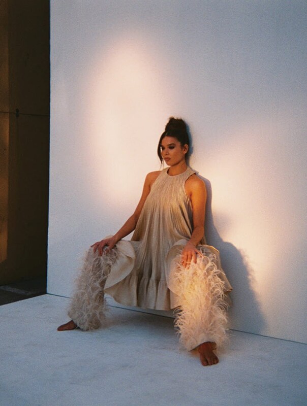 Hailee Steinfeld nude photo 17