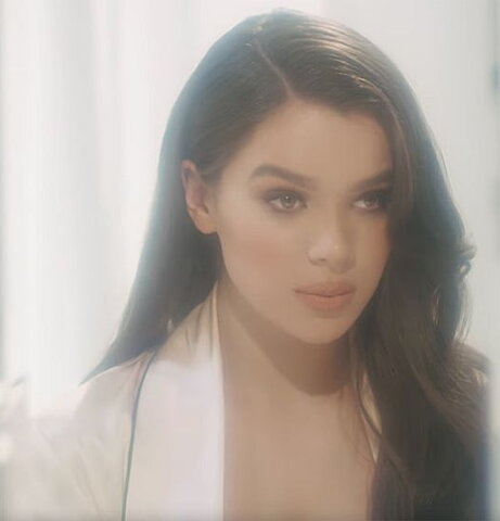 Hailee Steinfeld nude photo 25