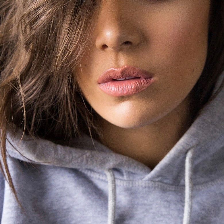 Hailee Steinfeld nude photo 21