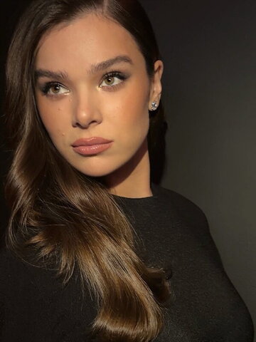 Hailee Steinfeld New (2 photos)
