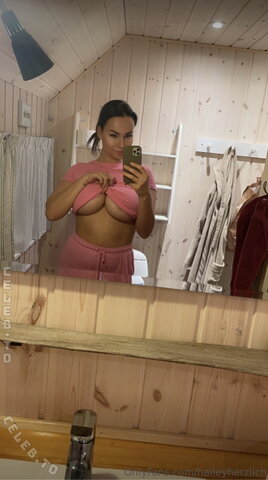 Hailey-B nude photo 14