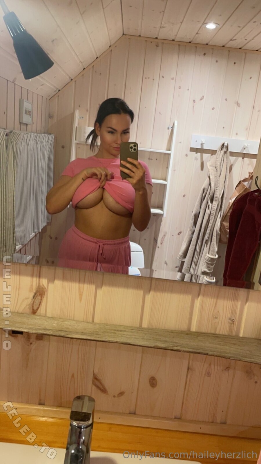 Hailey-B nude photo 4