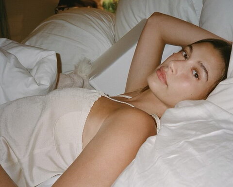 Hailey Baldwin Bieber nude photo 14