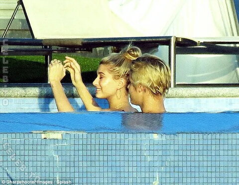 Hailey Bieber photo 2