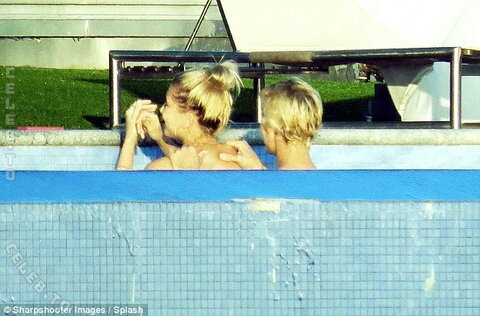 Hailey Bieber photo 3