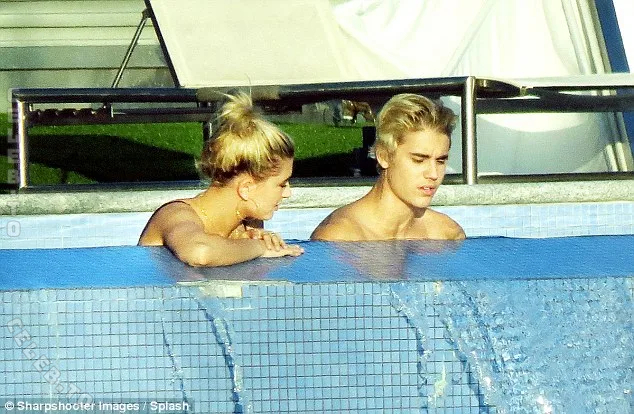 Hailey Bieber nude photo 4