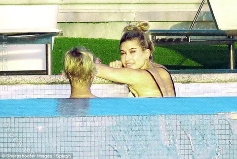 Hailey Bieber nude photo 4