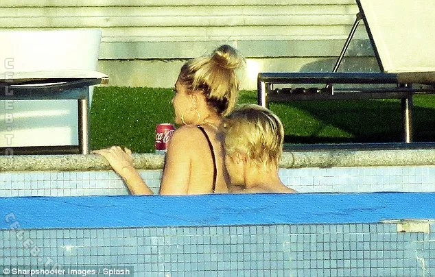 Hailey Bieber nude photo 8