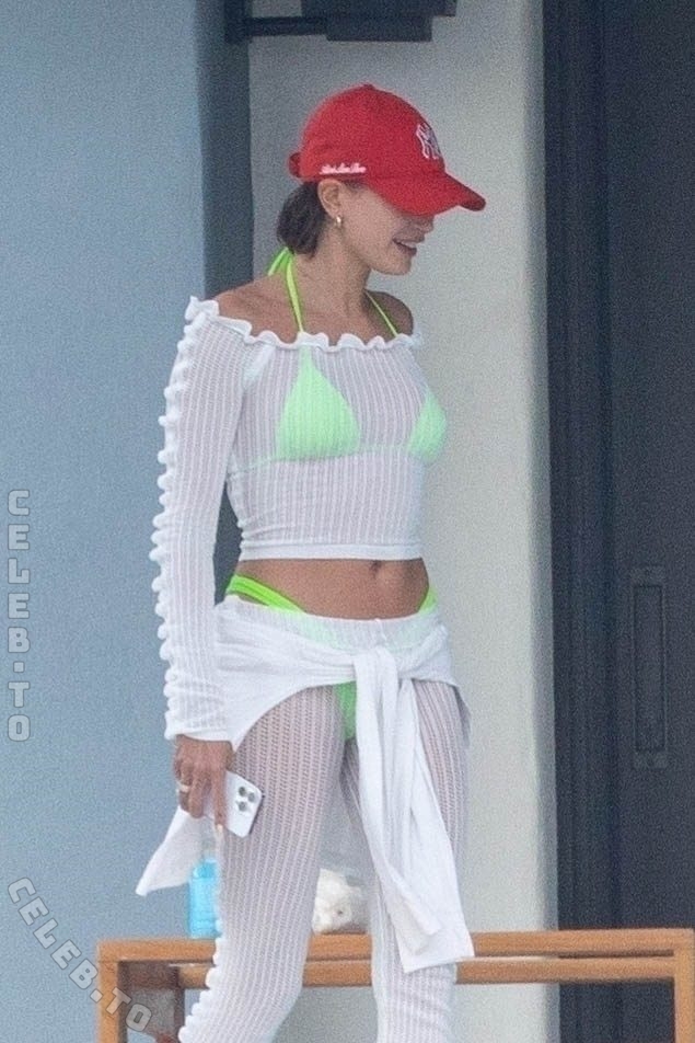 Hailey Bieber nude photo 3