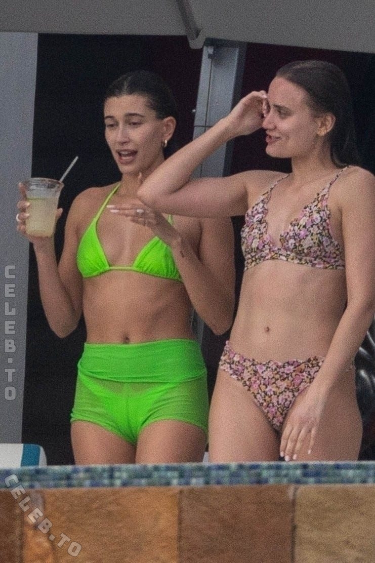 Hailey Bieber nude photo 11